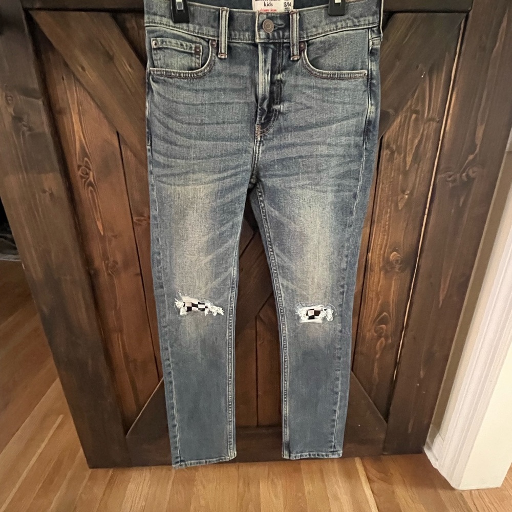 Abercrombie & Fitch Men's Light Blue Ripped Jeans